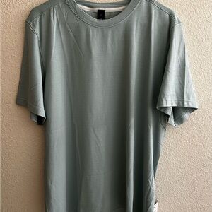 Nwt Lululemon Men’s shirt